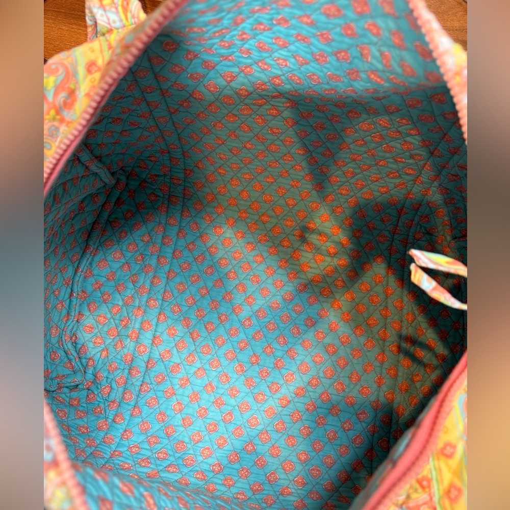 QK TANGIERS Quilted Duffel Bag in a Paisley Pattern - Picture 4 of 10
